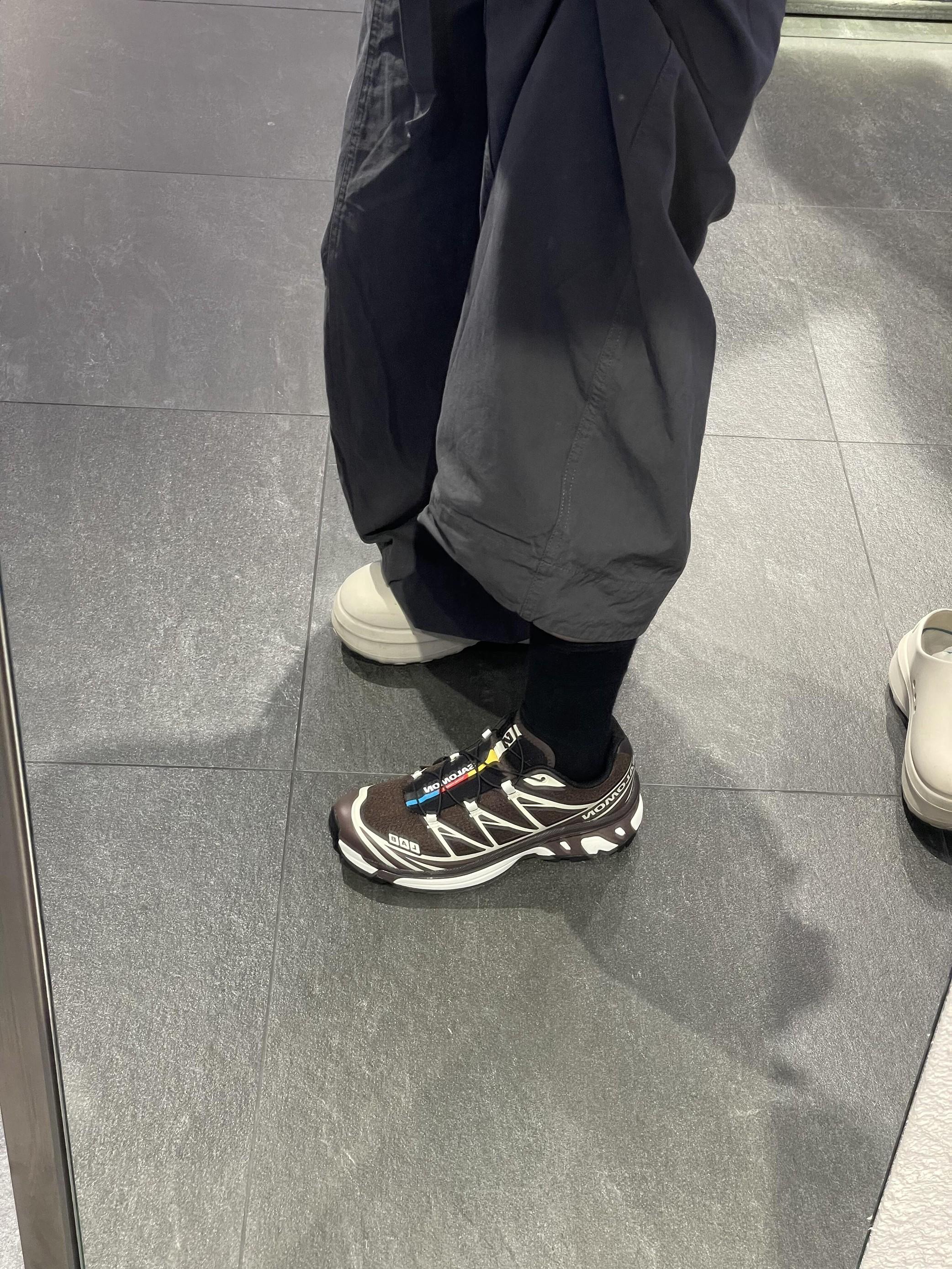 这双“棕调机能鞋”,把户外野趣踩成了日常松弛感